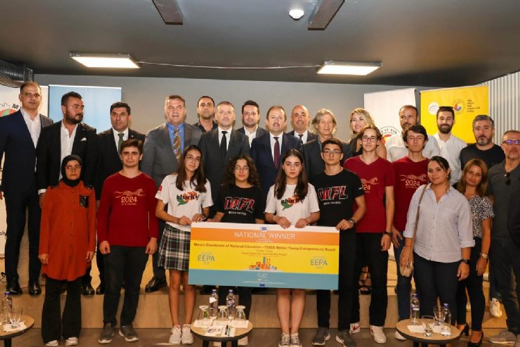 Vali Pehlivan ‘Fikir Otobüsü’ ödül törenine katıldı