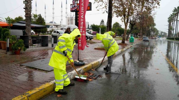 Mersin’de şiddetli yağışa karşı MESKİ ekipleri teyakkuzda