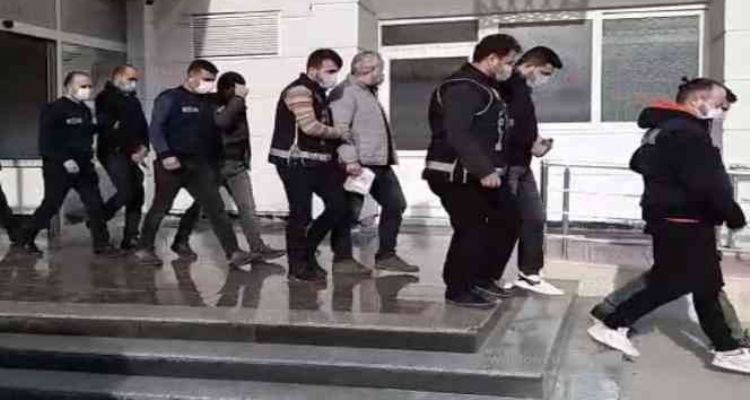 Mersin'de FETÖ operasyonu: 5 tutuklama