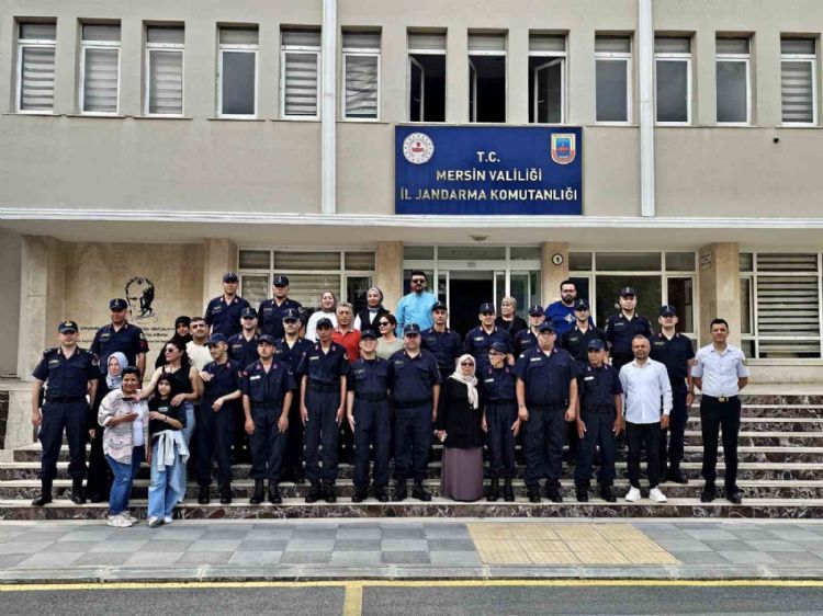 Mersin’de özel bireyler asker olma heyecanı yaşadı