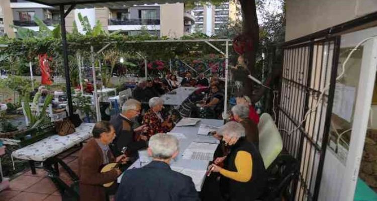 Mezitli Belediyesi okuma evi vatandaşların uğrak noktası oldu