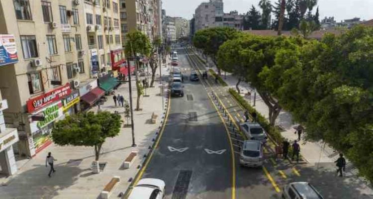 İstiklal Caddesi tamamen trafiğe açıldı