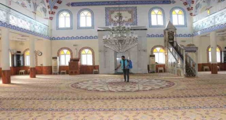 Toroslar'da camiler bayrama hazır