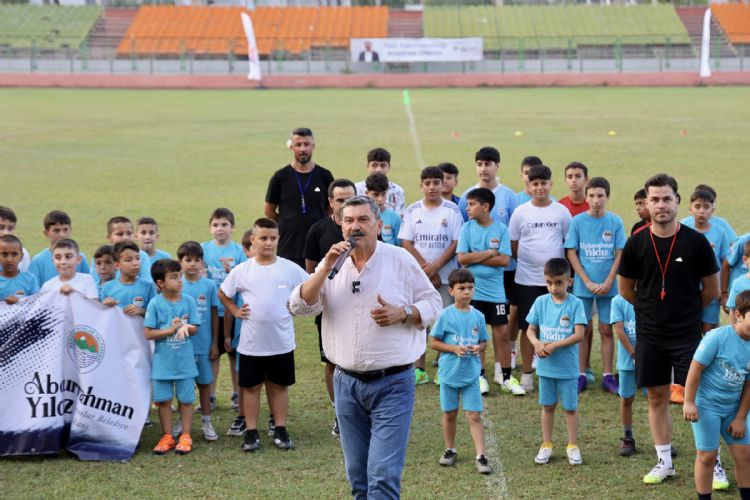 TOROSLAR’DA FUTBOL OKULU KAPILARINI AÇTI