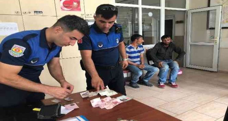 Tarsus'ta zabıta dilenci ve seyyar satıcılara göz açtırmadı