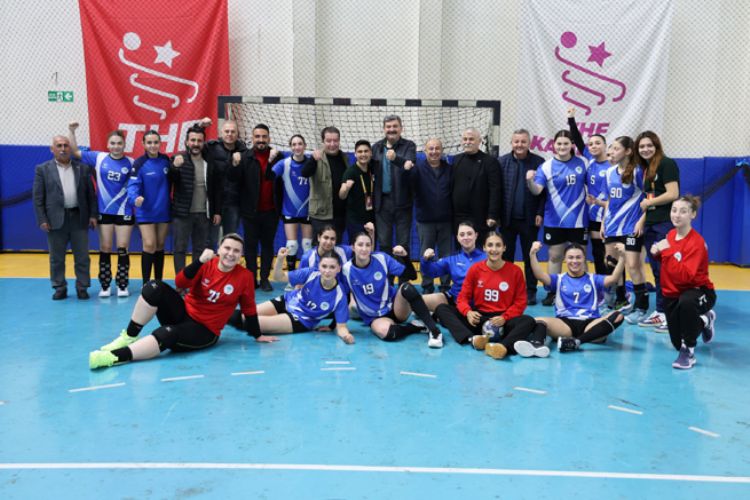 Toroslar’ın Melekleri Zirvede: Kadın Hentbol Takımı Play-Off’a Yükseldi