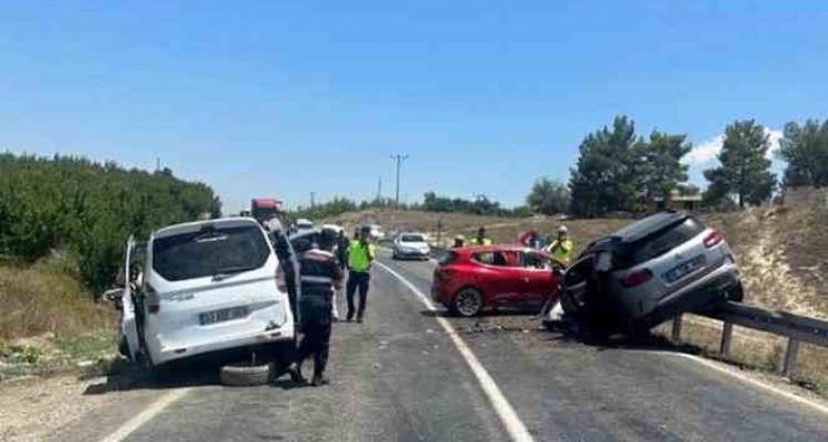 Mersin'de zincirleme trafik kazası: 9 yaralı