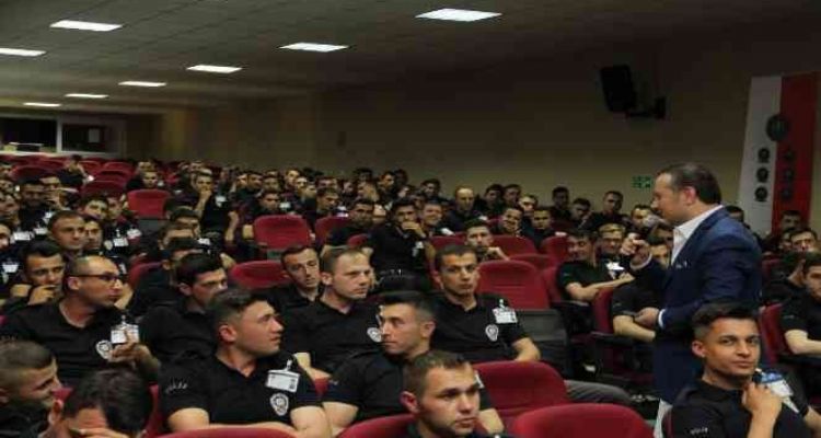 Polis adaylarına kişisel gelişim ve farkındalık eğitimi