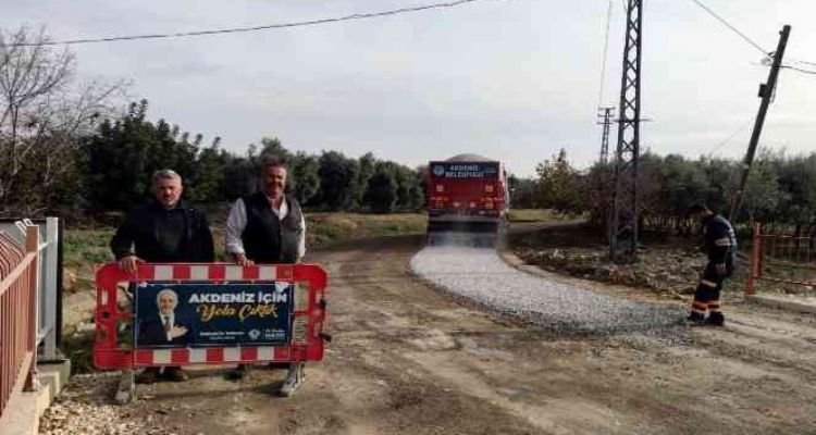 Akdeniz'de asfaltlama çalışmaları sürüyor