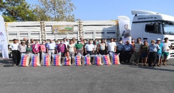 Mersin'de orman yangını mağduru üreticilere yem desteği