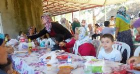 ANAMUR'DA YARIM ASIRLIK BAYRAMLAŞMA GELENEĞİ