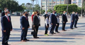 Mersin'de sade 23 Nisan töreni