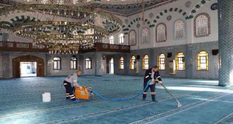 Akdeniz Belediyesi, ibadethanelerin temizliğine devam ediyor