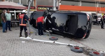 Otomobil az kalsın otele giriyordu