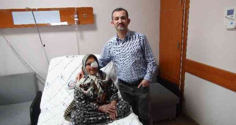 6 çocuklu 15 torun sahibi 97 yaşındaki Fadime nine ışığı gördü