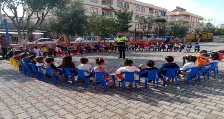 Anaokulu öğrencilerine trafik eğitimi