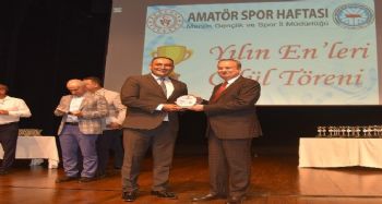 Yılın En'leri'nde Başkan Yılmaz'a plaket