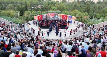 MEÜ’DE TIP ÖĞRENCİLERİNİN MEZUNİYET COŞKUSU