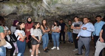 Tarsus'ta üniversiteye kayıt yaptıran öğrencilere şehir turu