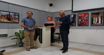 FOTOĞRAF DOSTLARI SERTİFİKALARINI ALDI