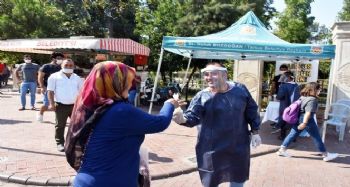 Tarsus Belediyesinden vatandaşlara ücretsiz maske