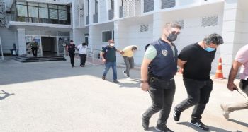 Dolandırdıkları parayı başkasının hesabına yatırıp çektirmeye çalıştılar