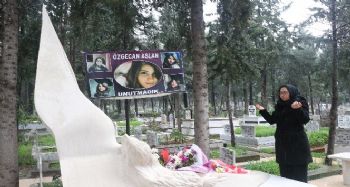 ÖZGECAN'IN ANNESİ: KADIN CİNAYETLERİ SON BULSUN
