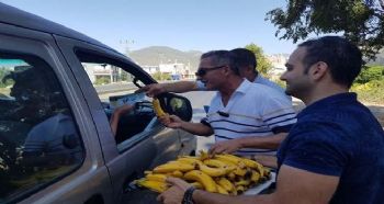 ANAMUR’DA SÜRÜCÜLERE MUZ DAĞITILDI