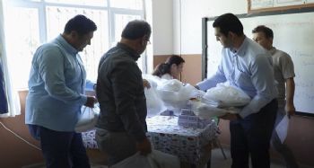 TOBB, MTSO işbirliği ile 800 öğrenciye kırtasiye yardımı yapıldı