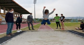 Ökkeş Demir, Atletizm Milli Takım sporcularıyla buluştu