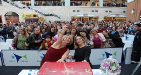 AYŞE ARMAN VE SABA TÜMER FORUM MERSİN'DE KADINLARLA BULUŞTU