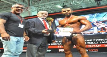 SİLİFKELİ EMRE ÖZEL VÜCUT GELİŞTİRMEDE TÜRKİYE ŞAMPİYONU