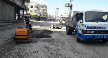 Akdeniz'de yol ve kaldırım çalışmaları sürüyor