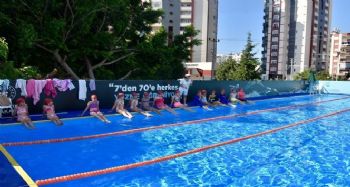 Mezitli'de portatif havuz açıldı