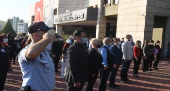 Yenişehir Belediye personeli Ata'yı andı