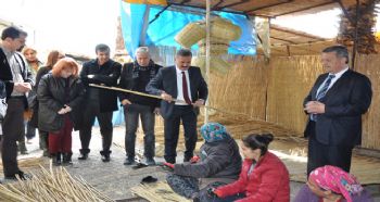 ROMAN VATANDAŞLAR İÇİN AÇILAN ‘HASIR ÖRME ÜRETİM ATÖLYESİ’ TÜRKİYE’YE ROL MODEL OLDU