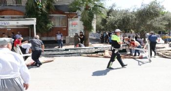 NAMAZ SIRASINDA GÖLGELİK DEVRİLDİ