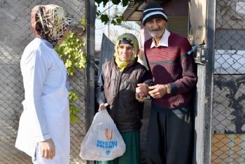ÇOCUKLARININ TERK ETTİĞİ AİLEYE BELEDİYE SAHİP ÇIKTI