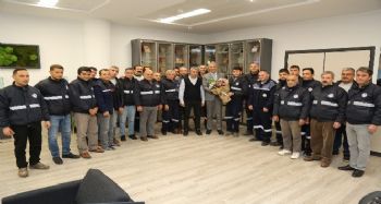 Temizlik çalışanlarından Tarhan'a sözleşme teşekkürü