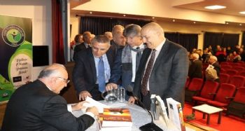 Ali Özveren, son kitabı ‘Yol ve Yolcu’yu okurlar için imzaladı