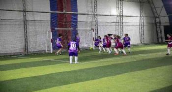‘Kadınlar futboldan anlamaz' algısını yenmek için sahaya çıktılar