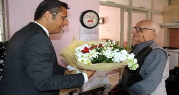 Başkan Pamuk, yaşlıların evlerine konuk oldu