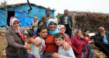 KAYIP ÇOCUKLARINA KAVUŞAN ANNENİN SEVİNÇ GÖZYAŞI