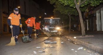 Sokaklar boşalıyor, Mersin Büyükşehir Belediyesi ekipleri gece-gündüz temizlik yapıyor