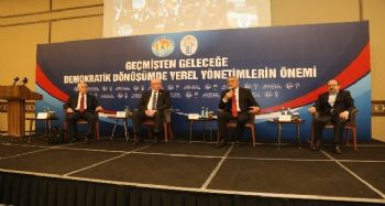 Mezitli'de yerel yönetimler ve demokratik dönüşüm masaya yatırıldı