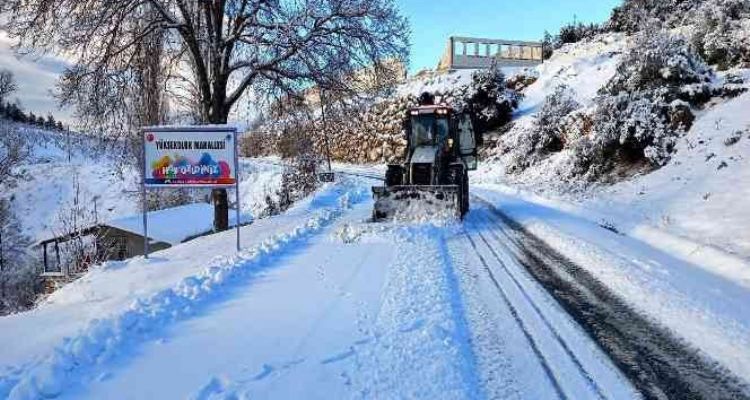 Mersin'de ekipler kar nöbetinde