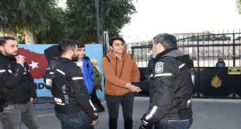 Öğrenciler uyuşturucu satıcılarına karşı uyarılıyor