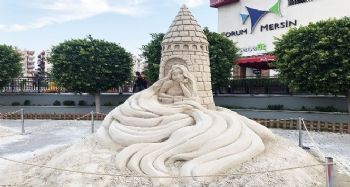 FORUM MERSİN, KUMDAN HEYKELLERLE ZİYARETÇİLERİNİ BÜYÜLEDİ