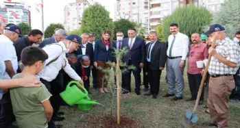 KKTC'den gelen muhtarlar Mersin'de fidan dikme etkinliğine katıldı