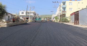 Büyükşehir Belediyesi, Silifke'de asfalt çalışmalarına devam ediyor